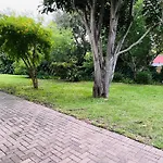 Charming Flatlet In Constantia