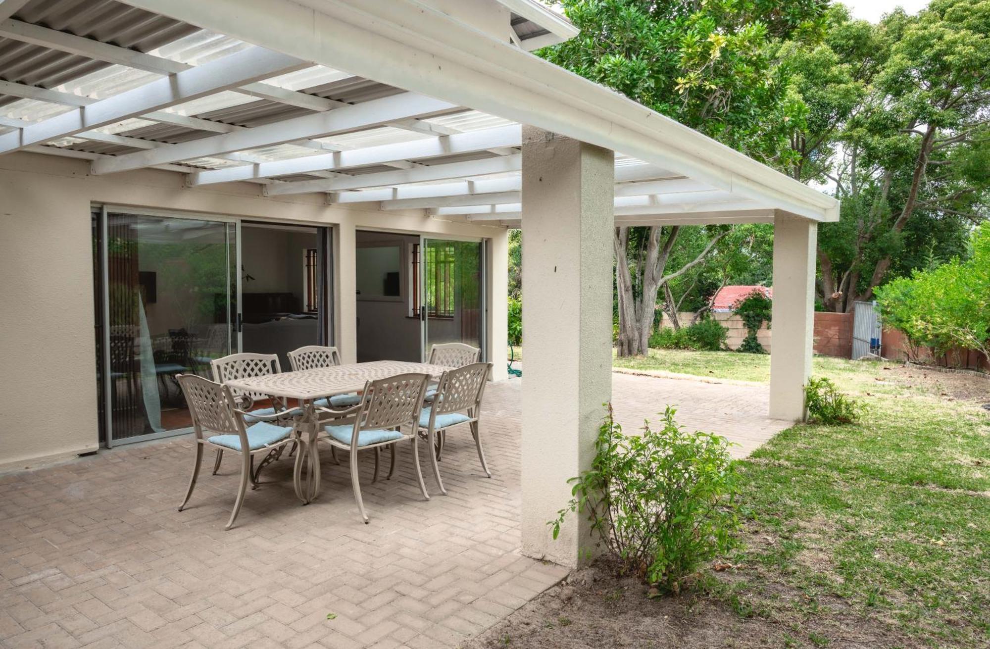 Charming Flatlet In Constantia Cape Town