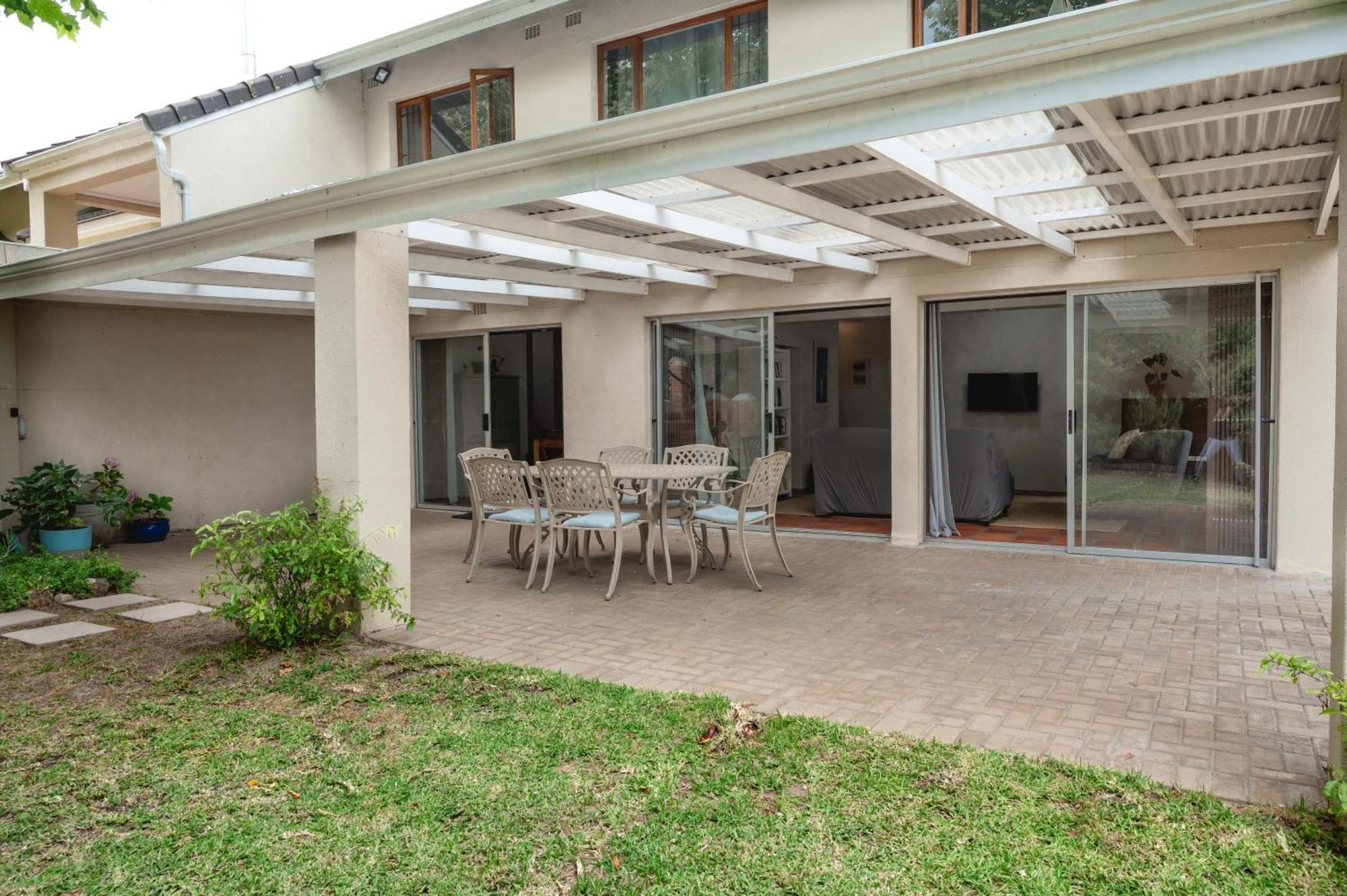 Charming Flatlet In Constantia Cape Town