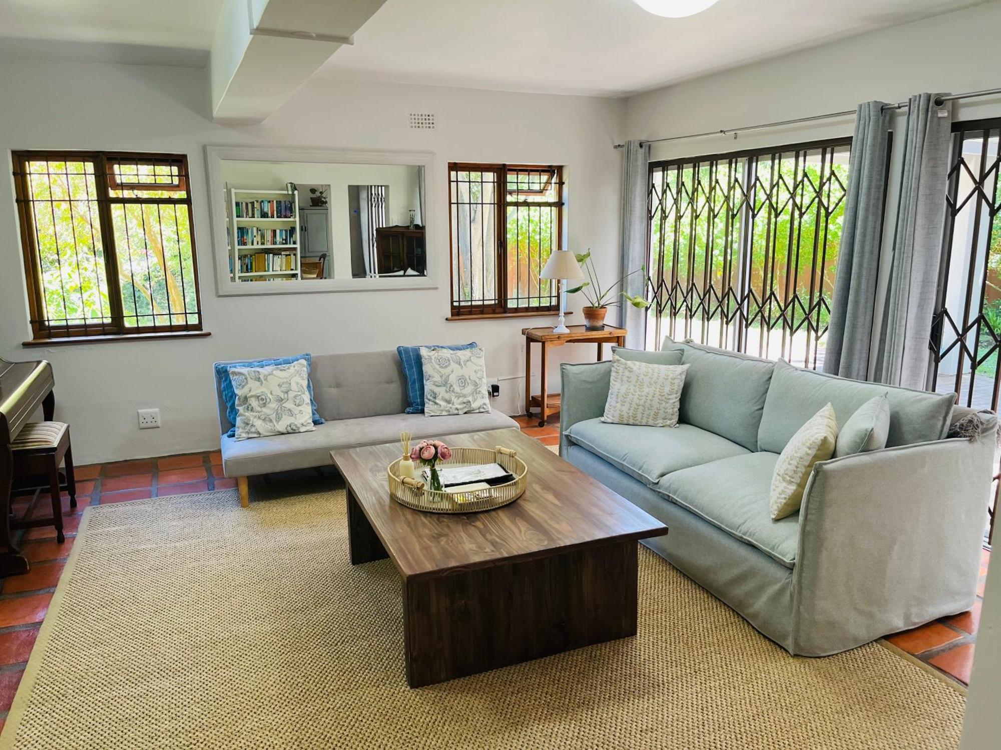 Charming Flatlet In Constantia Apartment *
